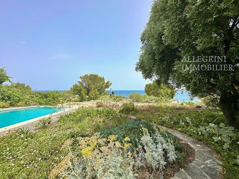 In a highly demanded but rare area, both a stone's throw from the sea shore and 10 minutes' walk from the village of Algajola, is nestled this pretty single-storey villa. With a superb view of the sea, the mountains and the beach of Algajola, the lay...