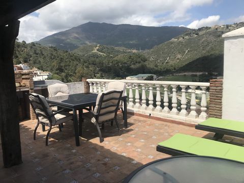 Located in Benahavís. Beautiful rustic style town house in the heart of Benahavis village. solarium with dining table and amazing views. perfectly located right ​in the heart of Benahavis to experience the gourmet capital of Andalucia with over 50 re...