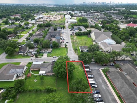 Located in the heart of Houston, just inside of the Beltway 8 loop! This lot has beautiful large trees, has been cleared, and is ready for you to build your DREAM HOME. Excellent location across from Jarmese Street, close to the loop- near shops, sch...