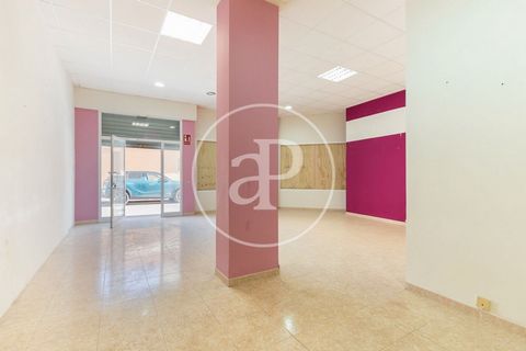 FLAT FOR SALE IN XILXES Aproperties presents you with a ground floor in a new building, to create one or two floors to live in the town of Chilches, Castellón. with 127 m2 (According to Cadastre) Located on one of the main streets of the town, just t...