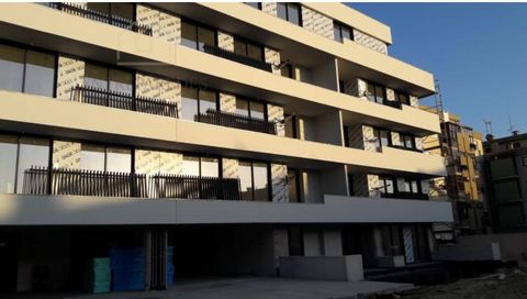 Apartamento T4 para comprar em condomínio fechado - Santa Maria da Feira - piso 0 com terraços 100m2. Apartamento em Zona de Reabilitação Urbana (ARU) - Benefícios fiscais Feira's Prime, é um condomínio fechado e exclusivo, localizado no centro da ci...