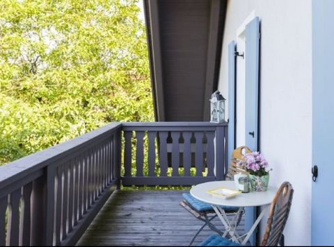 Fully furnished und equipped apartement in a charming village near lake Ammer (5 mins. by foot). Very quiet and pitoresque. 45 min. by car to Munich, 20 min. by car to Landsberg.