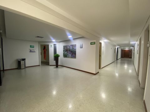 For sale Office/Office of 34.4 M2 on the seventh floor and parking in the basement of 9.24 M2. Excellent Investment Opportunity South of Cali, in the Holguines Trade Center, Farallones Tower. Special for administrative, health or corporate activities...