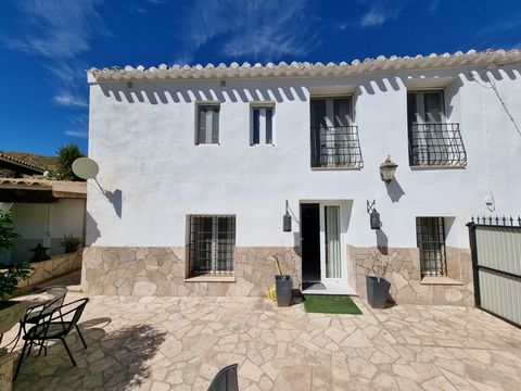A lovely traditional Village house located in the quaint hamlet of Los Pardos, this is a 15 minute drive to Arboleas village.  The house originally constructed in 1964 has been fully renovated to a high standard.  The property is accessed via double ...