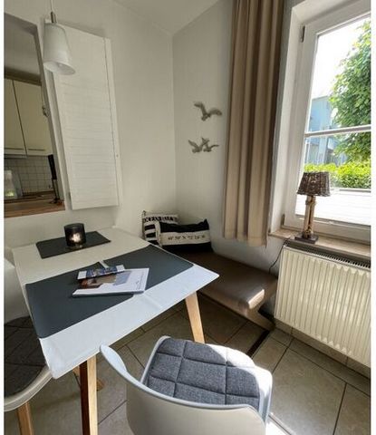 The centrally located apartment for up to 4 people in the preferred district of Kühlungsborn-Ost has its own access. The apartment has just been modernized and is friendly and comfortable. The modern corner sofa can quickly be removed for two additio...