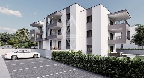 Istria, Tar-Vabriga: Newly constructed first-floor apartment Nestled in the tranquil locale of Tar-Vabriga, merely 2 kilometers from the pristine Adriatic coastline, this newly developed first-floor apartment beckons with a promise of serene living s...