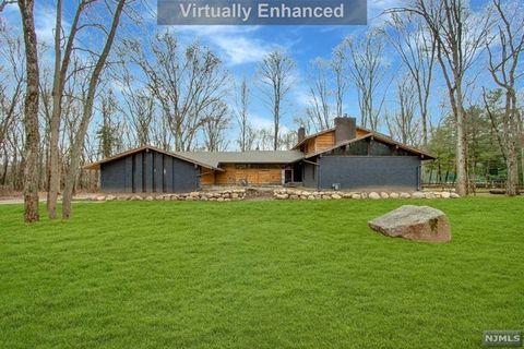 Equestrian Lovers Dream!!! Welcome To Your Newly Renovated Country Home Which Features Large Volume Living. Sitting At The End Of This Beautfiul Cul-De-Sac This Charming Saddle River Ranch With It's Oversized Gourmet Chef's Eat in Kitchen Is Accopman...