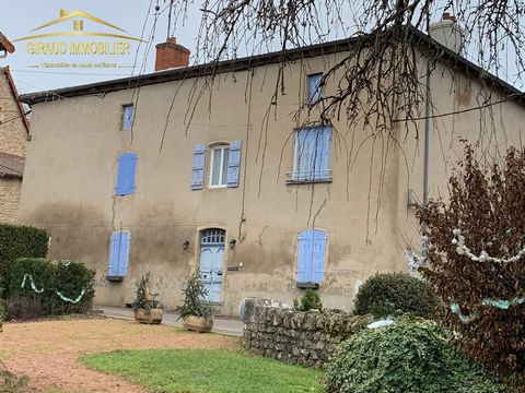 In de gemeente Châteauneuf - Specifiek product - Groot familiehuis of pension met ongeveer 300 m2 woonoppervlak op twee niveaus op een perceel van ongeveer 500 m2 tuin met onafhankelijke binnenplaats. Bestaande uit een ruime inkomhal, een kale keuken...