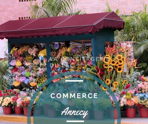 The Conciergerie du Lac offers for sale, this opportunity to sell flower business, tea room. Ideally located on a busy axis in the direct vicinity of the city center of Annecy, this shop of 75 m2 with corner showcase of about 11 linear m, is composed...