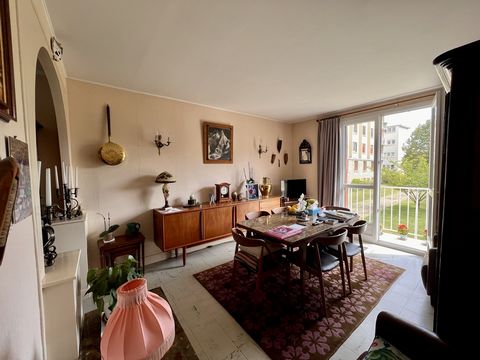 We offer you this property in OCCUPIED LIFE with the right of use and habitation for life for the benefit of an 85-year-old woman. In a quiet and secure residence located near the forest of Fontainebleau, beautiful bright and functional apartment com...