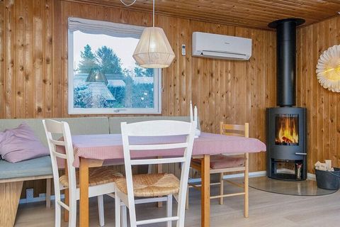 Holiday cottage located at the end of a closed area in a natural area. 2 bedrooms and an extra bed in the living room. The house overlooks a natural area with trails and stream.