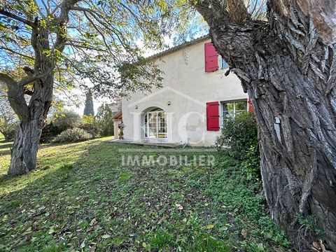 Ref 12400 IT - To the west of Carcassonne, nestled in a bucolic setting of about 1500 m2, this magnificent 17th century property of 250m2 consists of a large entrance hall leading to a magnificent living room of 85 m2 with fitted kitchen, laundry roo...