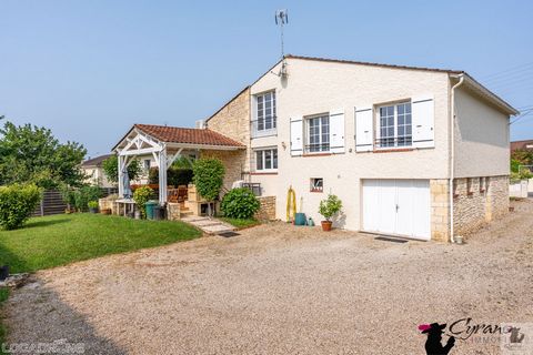 In a very sought-after area of Bergerac (Petit Leclerc district), ideally located, close to amenities (schools, college, high school, supermarket, etc...), come and discover this pretty house on semi-underground basement including a large garage with...