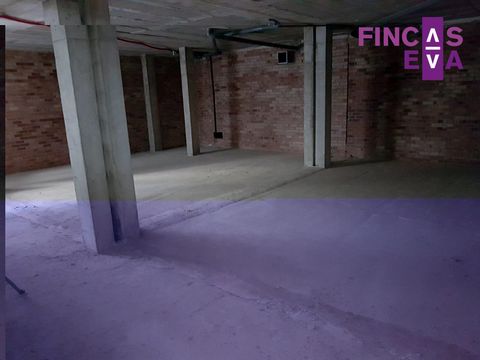 3 brand new premises for sale, in the heart of Cambrils. (LOCAL NUMBER 7-10-11) The 3 premises add up to a total of 433m2, they are located on the ground floor of the largest building in Cambrils with about 350 homes and three floors. underground par...