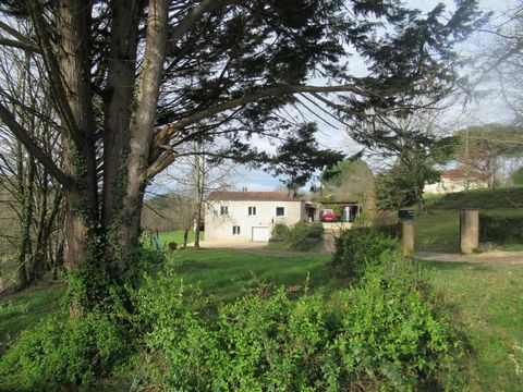 In the town of Bergerac, a quiet and sought-after area, south/southwest facing house of 230 m² in its 1 hectare green setting. Ground floor: entrance, living room of 75 m² with open fireplace, separate fitted kitchen, 3 bedrooms, bathroom, toilet, la...