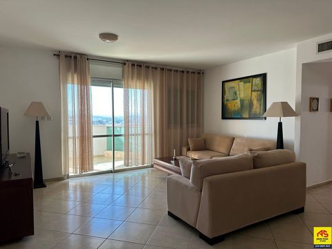 In Ginadi Towers, in Gali Yam, a spacious and bright 4-room apartment. Sun terrace with an open view of the garden. A wonderful view from every window. Master bedroom with large walk in closet and shower. Excellent air directions. Building with 2 ele...