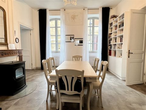 Summary Ideal location in old Nérac, offering 138m² of living space, composed of a living room, a kitchen, a master bedroom with dressing room and bathroom, a living room convertible into a sleeping space not far from the bathroom. Location Old Nérac...