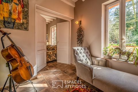 Here is an atypical property if ever there was one! Inserted in the Carcassonne catchment area, in the heart of the Malpère massif, the property offers 173m2 of living space, on a plot of approximately 44,000m2. Warm, daytime rooms combine authentici...