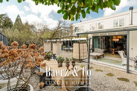 District: Mariahoeve Our cracking house is for sale ! After 38 years of happy living, we have decided to put our detached, spacious (250 m2), modernised house on the market. It’s a family and entertainment’s dream. It is a wonderful, large and versat...