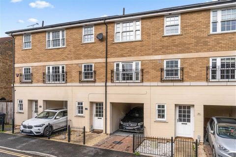 Step inside this well-presented townhouse to the ground floor entrance hall which gives access to a cloakroom/WC and open plan kitchen/dining room with direct access to the rear garden. Continuing to the first floor, there is a separate, spacious sit...