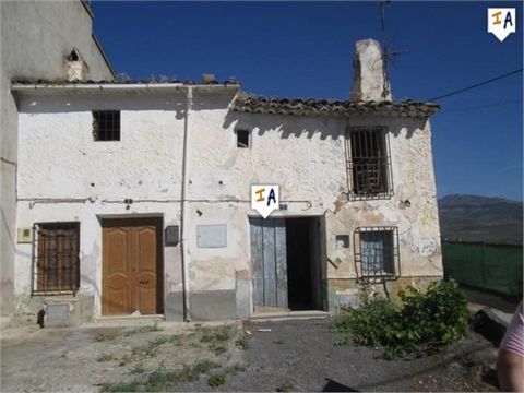 Located in the quiet village of Ventas del Carrizal and only 5 minutes away from the town of Castillo de Locubin, a real bargain and great opportunity to buy a property to improve, it has planning in place for a double length garage, 19m2 store room ...