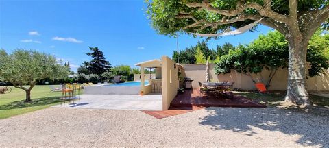 Summary Completely renovated Provencal farmhouse, 500 m2 on one hectare of wooded and fenced land, an outdoor swimming pool area with its summer kitchen and dining area under the plane tree. The Mas is divided into two parts, In the private family ar...