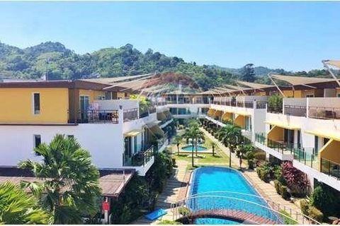 Rijtjeshuis in Kamala. Uw ideale investering of gezinswoning! Welkom bij AP Grand Residence, een toevluchtsoord genesteld in de serene omgeving van Kamala, Phuket. Onthul de perfecte mix van natuur en modern leven en bied een uitzonderlijke levenssti...