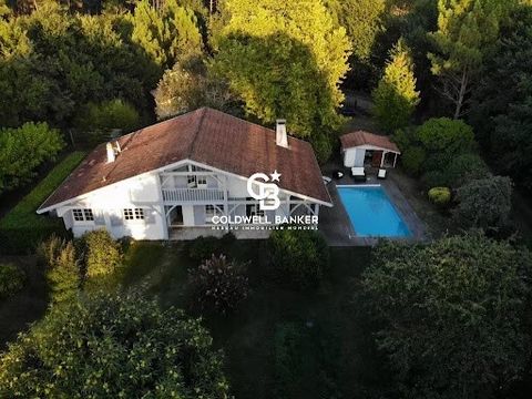 Coldwell Banker Immoba Realty Arcachon Real Estate Agency, offers you a haven of peace in the heart of a wooded environment, in Sanguinet. Discover this magnificent New Zealand house, completely renovated in 2018, on two levels, offering an idyllic a...