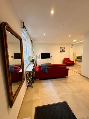 Refurbished modern loft in Stuttgart-West 60m², ground floor, furnished & fully equipped, living room, TV, WLAN, dining area, bedroom with 1.80m bed, bookshelf, work area, closet, desk, fitted kitchen, dishwasher, oven/stove, microwave, kettle, toast...
