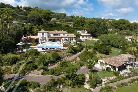 Enjoying a spectacular sea view and a prestigious and quiet location above the village a significant «Bastide» of 668 m². With a pool, a tennis court, guest cottage and extensive lawns. Built with top quality materials by the well reputed architect A...