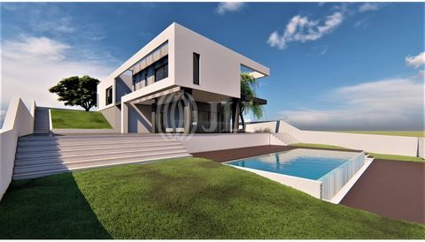 3-bedroom villa, with swimming pool, with 316 sqm of gross floor area, set in a 994 sqm plot of land, in Vilamoura, Algarve. Contemporary architecture villa distributed over 3 floors. All the bedrooms are en suite and located on the first floor. This...