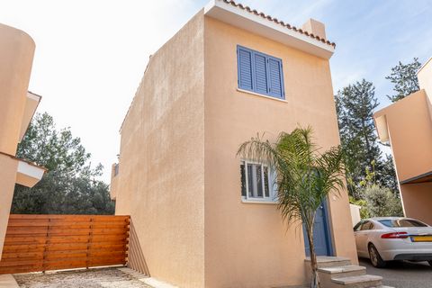 Paradise Gardens Villa No. 02 is part of the Leptos Paradise Gardens which is situated in a residential area of Kato Paphos within walking distance of the Municipal sandy beach, the picturesque harbour, the shopping centre and the night life. These d...