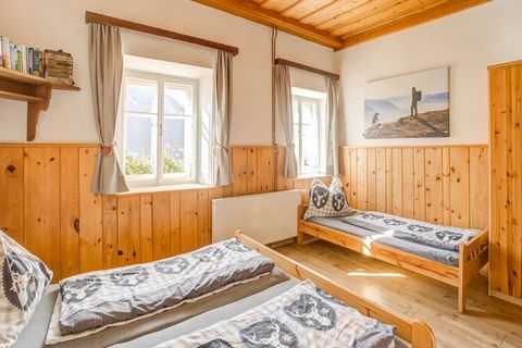 This very large, authentic holiday home (former farm) for up to 16 people is located in the municipality of Obervellach in Carinthia and is quietly located on the south at an altitude of 1,130 m with panoramic views of the Mölltal and the Hohe Tauern...