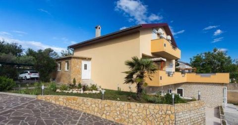 A beautiful apart-house of 5 apartments for sale in Šilo with a well-established business in renting apartments just 300 meters from wonderful beach. The property has an area of 244 m2, and the garden is 394 m2. The house is located in an excellent l...