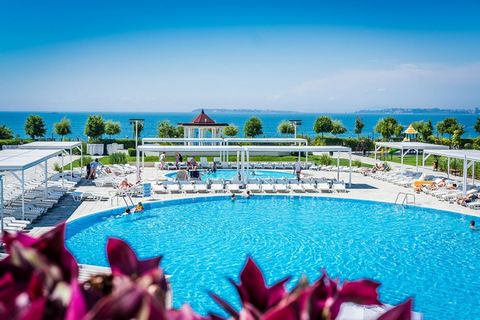 Beach front apartments in Premier Fort, St. Vlas resort, with attractive payment plan! Limited offer by 12/04/2024 - Financing directly from the developer, without bank approval or a mortgage - 10% down payment and the buyer gets the keys - 3 years p...
