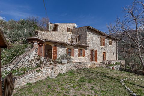 The farmhouse, accessible via a dirt road and then via an impressive stone staircase, consists of two units: a main flat on the ground and first floor and a flat in the basement. The total gross area is approximately 330 square metres, excluding the ...