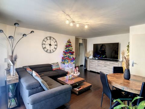 ANNECY apartment of 65.30 m2 in a residential area close to all amenities and public transport. It has a living room of 22 m2 opening onto a kitchen of 7m2 with pantry, all giving access to a balcony facing West, two bedrooms of 10m2 and 12m2 and a b...