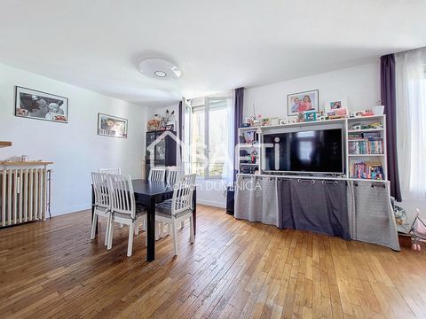 Located in the sought-after Jardin Parisien district in Clamart (92140), this family home offers a peaceful living environment near the Clamart woods. Amenities such as schools and shops are easily accessible. Public transport such as the T6/T10 tram...