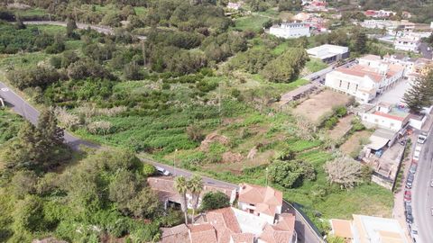 In the town of El Tanque we present this 2,427 square meter plot very close to the main avenue. Classified as urban in its entirety and with a building capacity of 60% with up to two heights. Ideal for investors who want to develop their real estate ...