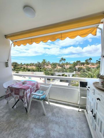 Ofrecemos la oportunidad de adquirir este apartamento en una de las zonas más deseadas del sur de Gran Canaria, en Playa del Ingles a pocos metros de la playa. Combina clima agradable, hermosas playas, todos los servicios al alcance de tu mano y esti...