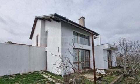 SUPRIMMO agency: ... We present for sale a detached house with a garage and a large yard 12 km from Sunny Beach, in the village of Alexandrovo, Pomorie municipality. The property has an area of 130 sq.m, located on a plot of 500 sq.m, with separate b...
