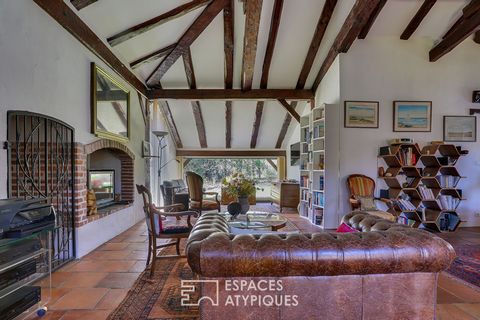 Steeped in history, this typical Landes house, a true haven of peace, with a total surface area of 156 m2 is surrounded by hundred-year-old trees on a plot of more than 3000 m2. A discreet path in the shade of pine trees guides you to the entrance of...