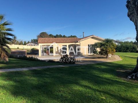 Situated 25 minutes from Mont de Marsan on the way to the ocean, this magnificent property enjoys a peaceful setting, at the entrance to a dynamic market town with numerous shops, schools, crèche and medical center, yet close to the region's main roa...