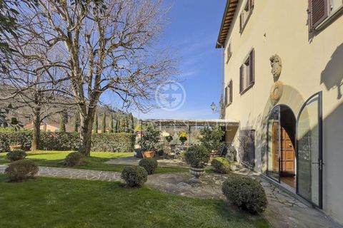 This beautiful 19th century villa, free on three sides, is spread over approximately 330 sqm on three floors as follows: On the ground floor we are welcomed into the spacious living area consisting of a bright living room with parquet and stone firep...
