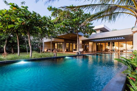 For the discerning buyer looking for the ultimate in luxury Costa Rican lifestyle, Peninsula Papagayo is THE place to be. An oasis on a cliff overlooking the Pacific, La Libertad, is a custom luxury home of exquisite finishes, taking advantage of its...