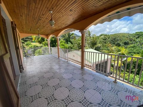 MPI Immo exclusively offers you a house with very high potential located in the Ravine Plate district of Vauclin, close to the beaches of Pointe Faula. On a plot of 1,500m2 with trees and a swimming pool, it offers on 2 levels 253m2 of living space, ...