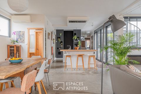 In Corenc, this loft of 204 m2 Carrez, located on the 1st and last floor of a small condominium, was born from the rehabilitation of old offices. Completely redesigned and renovated by its owners, this contemporary living space with designer decorati...
