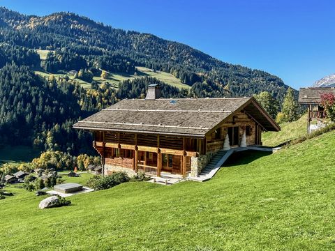 Le Grand Bornand, top quality amenities for this fully restored former mountain farmhouse. 320 m2 of accommodation space including 4 bedrooms, a Jacuzzi, magnificent reception area with open plan kitchen and modern 360 degree fireplace....luxury fini...