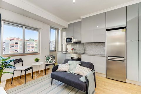 Refurbished one-bedroom apartment with new plumbing and electricity. It's a 3-minute walk from Amadora train station; from there it takes about 18 minutes to Lisbon and about 35 minutes to Sintra. The Reboleira Metro stop is a 16-minute walk away, i....
