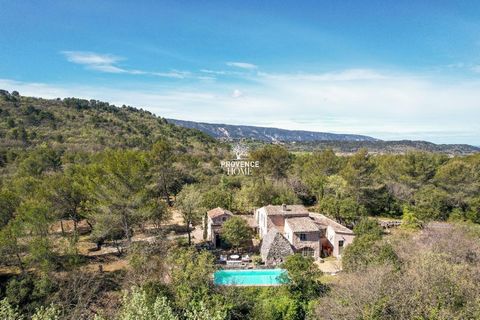 Provence Home, the Luberon real estate agency, is offering for sale a peaceful property with a beautiful view, nestled on a 2-hectare wooded plot. This property consists of a 198sqm former shepherd's house, bories (traditional dry-stone huts), terrac...